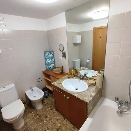 Near Airport & Citycenter Free Parking Lisbona